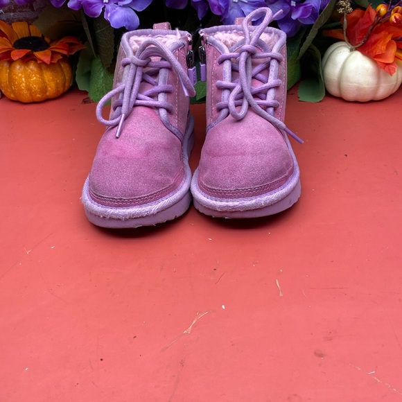 Ugg Boots SZ 7 11 T - Picture 1 of 7